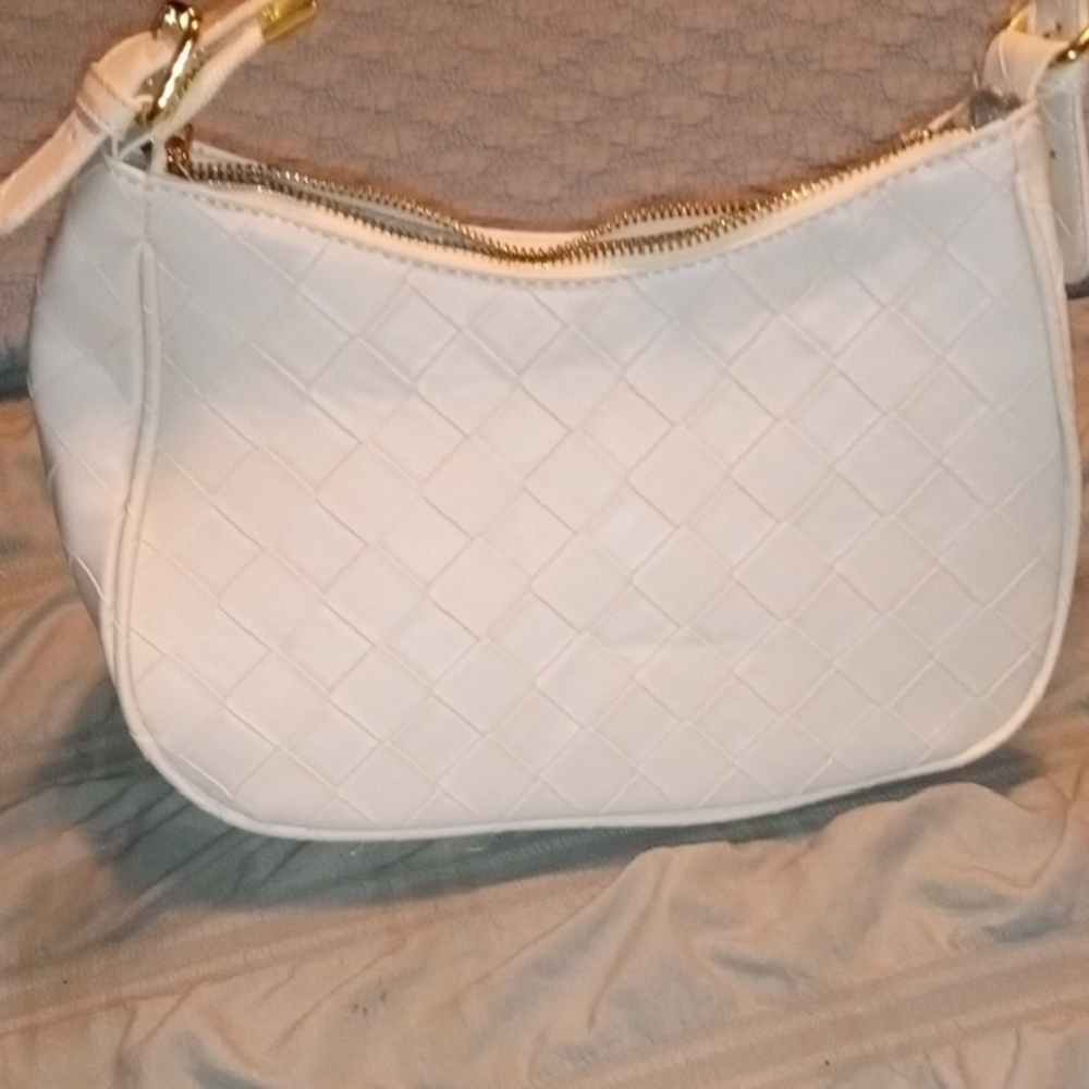Source Unknown Quilted Cream Shoulder Bag with Gold Hardware - Picture 5 of 5